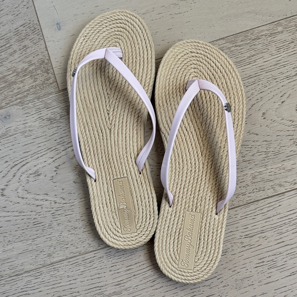 Tommy Bahama Women's Pale Pink Hibiscus Sandals